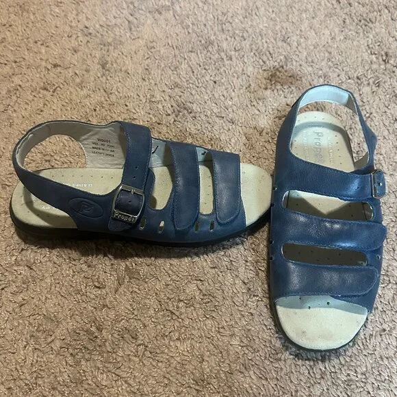 Propet Shoes - Picture 2 of 6